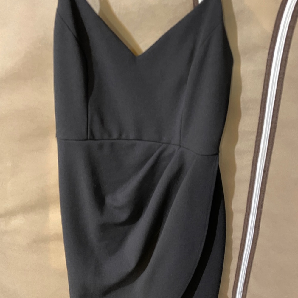 Lulu’s black dress